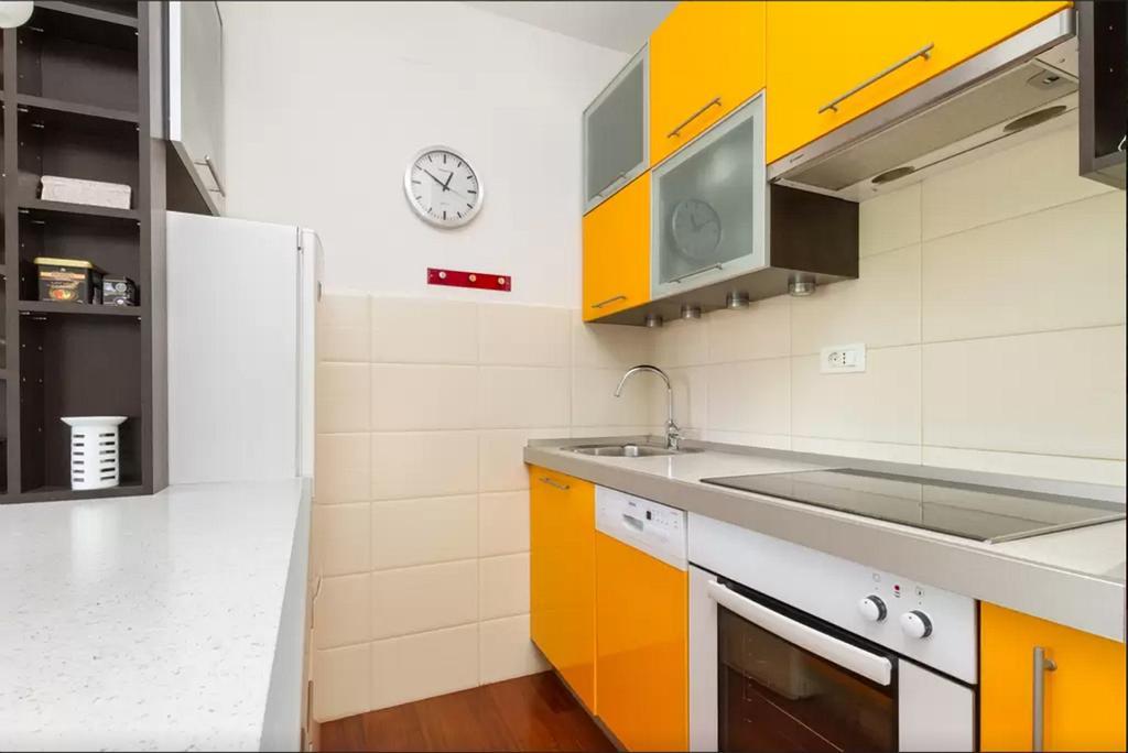 Apartment Put Meja سبليت المظهر الخارجي الصورة