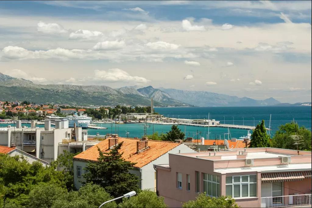 Apartment Put Meja سبليت المظهر الخارجي الصورة